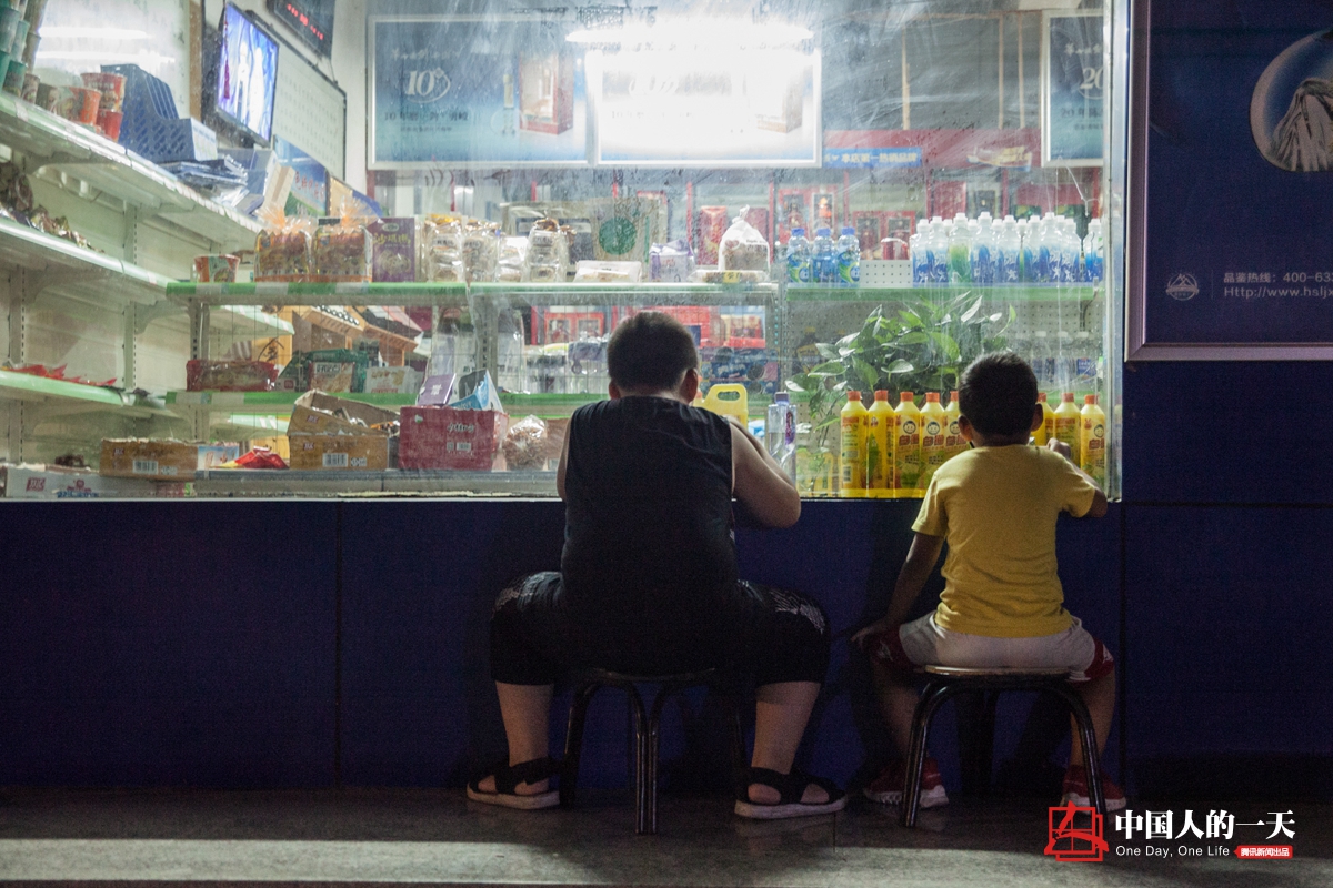 卡车司机的一天:夫妻俩倒班当司机 带仨娃在大货车上过暑假 - 第14张 - 提加商用车网 卡车司机的一天:夫妻俩倒班当司机 带仨娃在大货车上过暑假 - 第14张