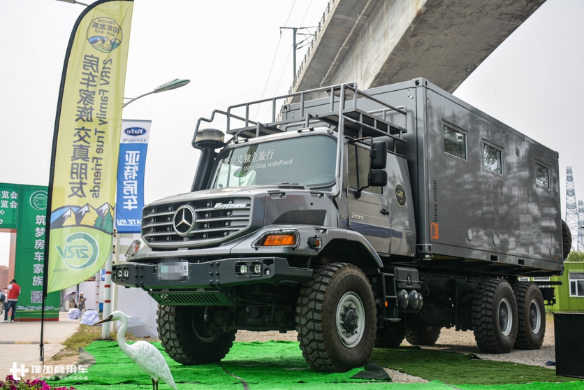 6X6全驱,全地形越野之王,带您见识下1260万的奔驰底盘越野房车 - 第2张 - 提加商用车网 6X6全驱,全地形越野之王,带您见识下1260万的奔驰底盘越野房车 - 第2张