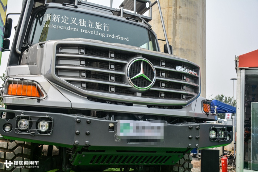 6X6全驱,全地形越野之王,带您见识下1260万的奔驰底盘越野房车 - 第6张 - 提加商用车网 6X6全驱,全地形越野之王,带您见识下1260万的奔驰底盘越野房车 - 第6张