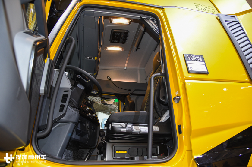 制动功率近1000马力,高速下几乎不用踩刹车?雷诺运动竞速版限量卡车实拍 - 第5张 - 提加商用车网 制动功率近1000马力,高速下几乎不用踩刹车?雷诺运动竞速版限量卡车实拍 - 第5张