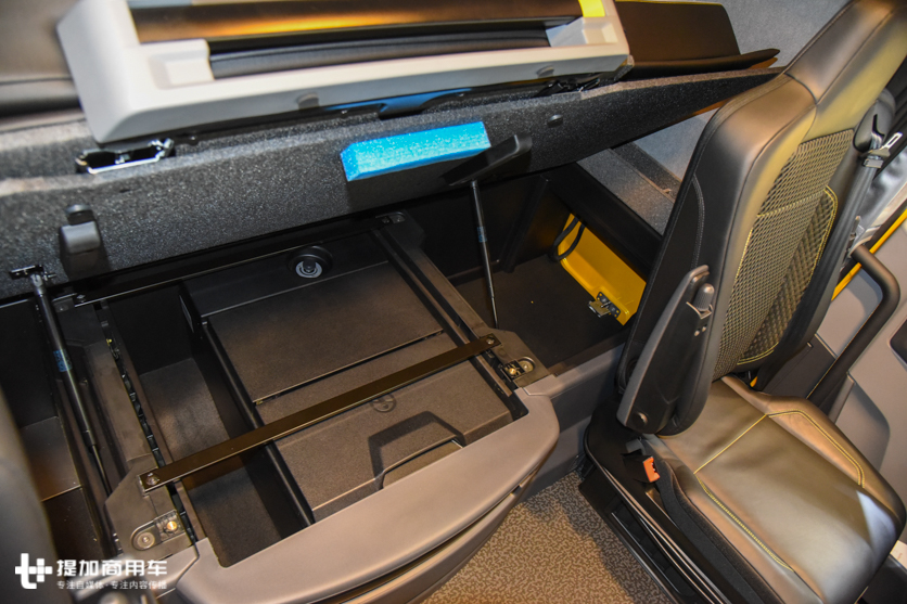 制动功率近1000马力,高速下几乎不用踩刹车?雷诺运动竞速版限量卡车实拍 - 第16张 - 提加商用车网 制动功率近1000马力,高速下几乎不用踩刹车?雷诺运动竞速版限量卡车实拍 - 第16张