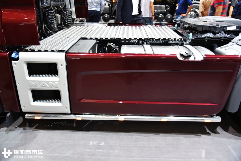 有速度更有激情,640马力,德国曼恩的房车化定制豪华重卡详解 - 第5张 - 提加商用车网 有速度更有激情,640马力,德国曼恩的房车化定制豪华重卡详解 - 第5张