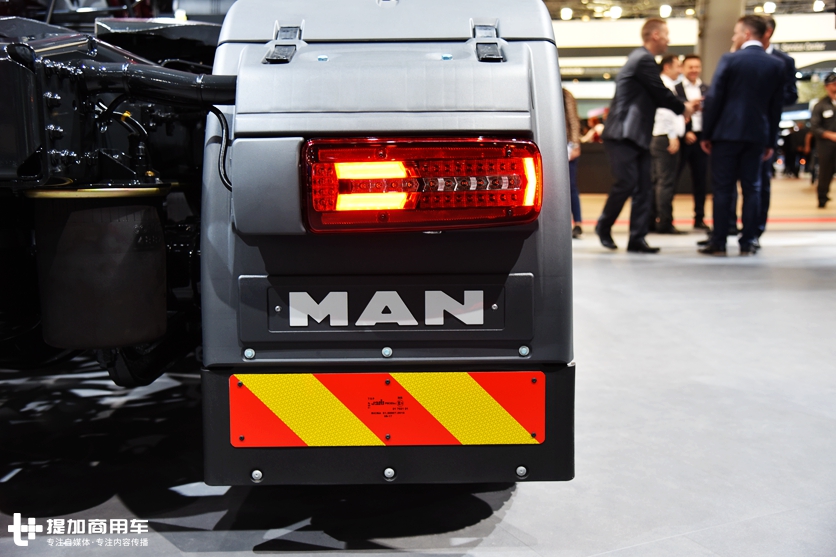 有速度更有激情,640马力,德国曼恩的房车化定制豪华重卡详解 - 第7张 - 提加商用车网 有速度更有激情,640马力,德国曼恩的房车化定制豪华重卡详解 - 第7张