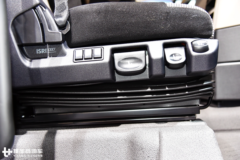 有速度更有激情,640马力,德国曼恩的房车化定制豪华重卡详解 - 第13张 - 提加商用车网 有速度更有激情,640马力,德国曼恩的房车化定制豪华重卡详解 - 第13张