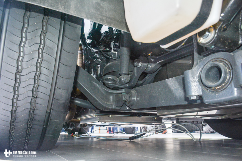 像公交一样低地板进入的卡车,奔驰针对城市工作推出的Econic燃气卡车实拍 - 第11张 - 提加商用车网 像公交一样低地板进入的卡车,奔驰针对城市工作推出的Econic燃气卡车实拍 - 第11张