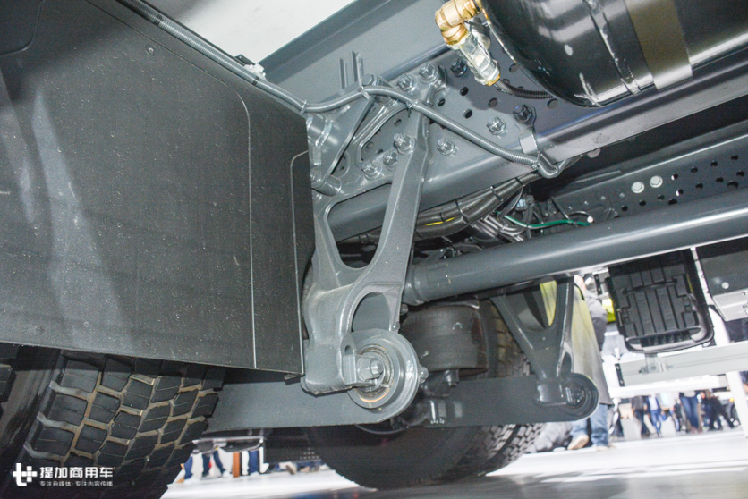 像公交一样低地板进入的卡车,奔驰针对城市工作推出的Econic燃气卡车实拍 - 第12张 - 提加商用车网 像公交一样低地板进入的卡车,奔驰针对城市工作推出的Econic燃气卡车实拍 - 第12张