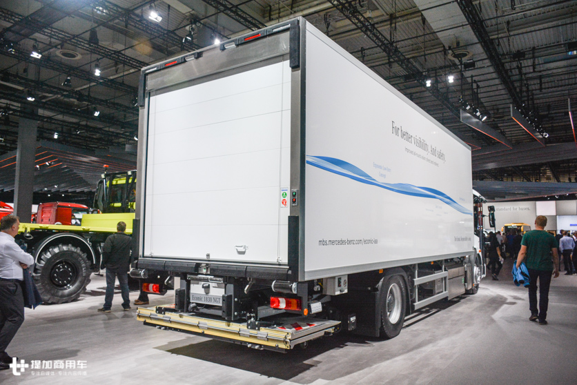 像公交一样低地板进入的卡车,奔驰针对城市工作推出的Econic燃气卡车实拍 - 第14张 - 提加商用车网 像公交一样低地板进入的卡车,奔驰针对城市工作推出的Econic燃气卡车实拍 - 第14张