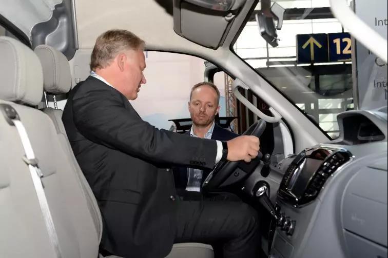 全球最长续驶里程的纯电动宽体轻客亮相汉诺威车展 - 第2张 - 提加商用车网 全球最长续驶里程的纯电动宽体轻客亮相汉诺威车展 - 第2张