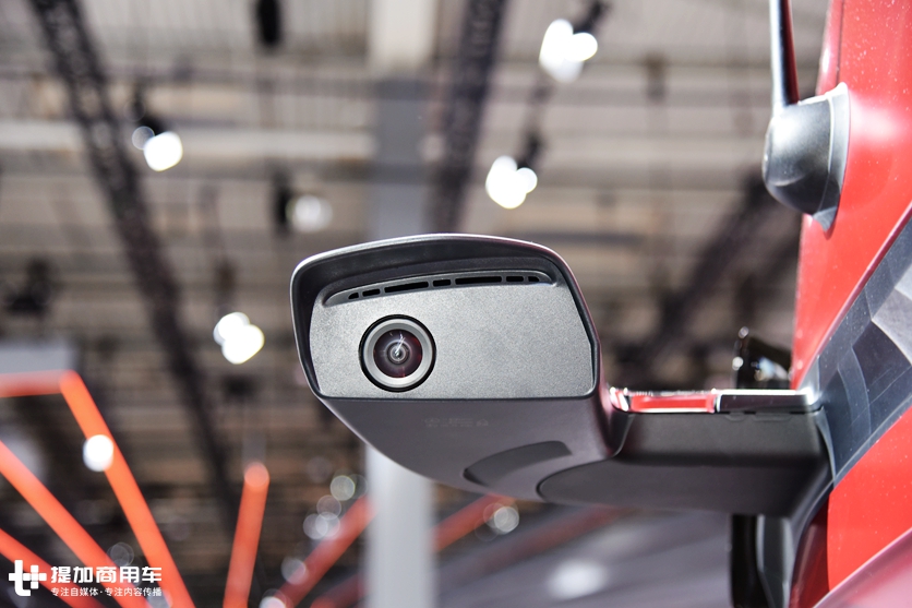 后视镜、中控换成显示屏,好用么?奔驰新款actros卡车实拍 - 第4张 - 提加商用车网 后视镜、中控换成显示屏,好用么?奔驰新款actros卡车实拍 - 第4张