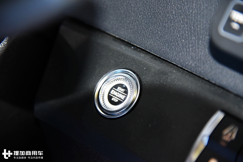 后视镜、中控换成显示屏,好用么?奔驰新款actros卡车实拍 - 第13张 - 提加商用车网 后视镜、中控换成显示屏,好用么?奔驰新款actros卡车实拍 - 第13张