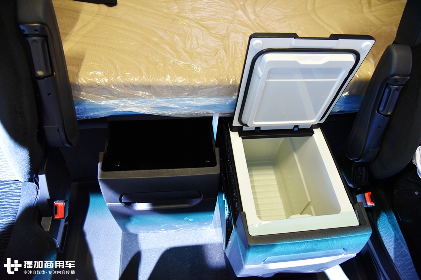 后视镜、中控换成显示屏,好用么?奔驰新款actros卡车实拍 - 第17张 - 提加商用车网 后视镜、中控换成显示屏,好用么?奔驰新款actros卡车实拍 - 第17张