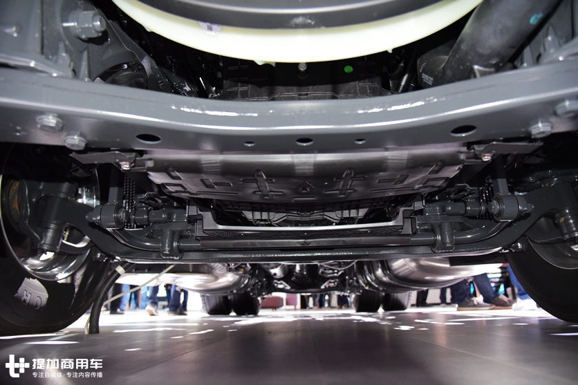 后视镜、中控换成显示屏,好用么?奔驰新款actros卡车实拍 - 第18张 - 提加商用车网 后视镜、中控换成显示屏,好用么?奔驰新款actros卡车实拍 - 第18张