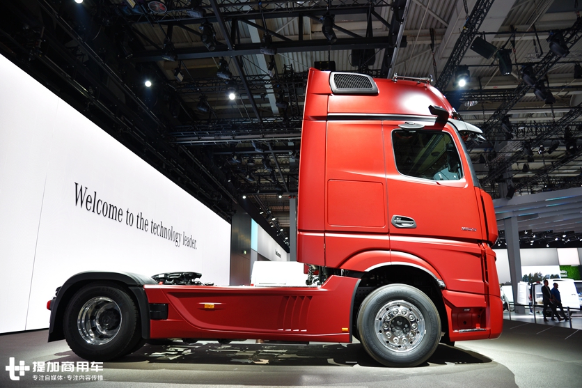 后视镜、中控换成显示屏,好用么?奔驰新款actros卡车实拍 - 第21张 - 提加商用车网 后视镜、中控换成显示屏,好用么?奔驰新款actros卡车实拍 - 第21张