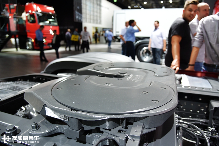 后视镜、中控换成显示屏,好用么?奔驰新款actros卡车实拍 - 第22张 - 提加商用车网 后视镜、中控换成显示屏,好用么?奔驰新款actros卡车实拍 - 第22张