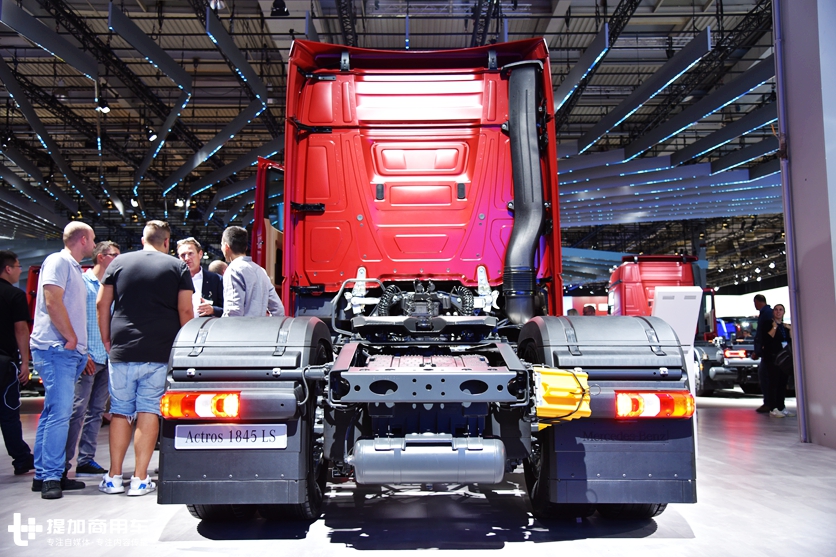 后视镜、中控换成显示屏,好用么?奔驰新款actros卡车实拍 - 第23张 - 提加商用车网 后视镜、中控换成显示屏,好用么?奔驰新款actros卡车实拍 - 第23张