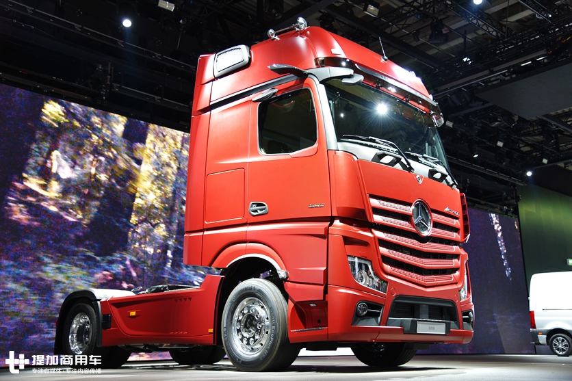 后视镜、中控换成显示屏,好用么?奔驰新款actros卡车实拍 - 第2张 - 提加商用车网 后视镜、中控换成显示屏,好用么?奔驰新款actros卡车实拍 - 第2张