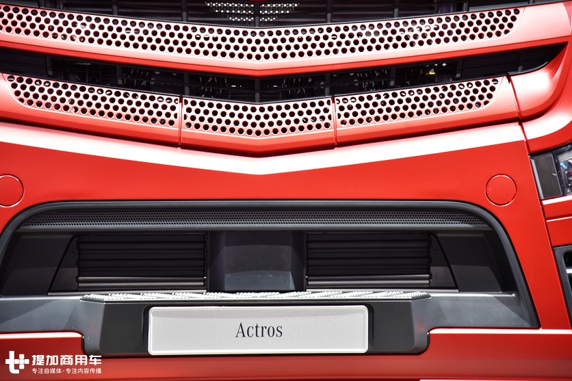后视镜、中控换成显示屏,好用么?奔驰新款actros卡车实拍 - 第12张 - 提加商用车网 后视镜、中控换成显示屏,好用么?奔驰新款actros卡车实拍 - 第12张