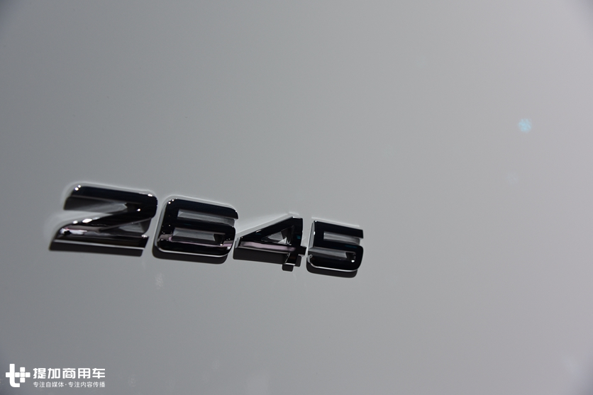 一键启动+越野轮胎，奔驰针对非洲地区推出的国三排放卡车实拍 - 第3张