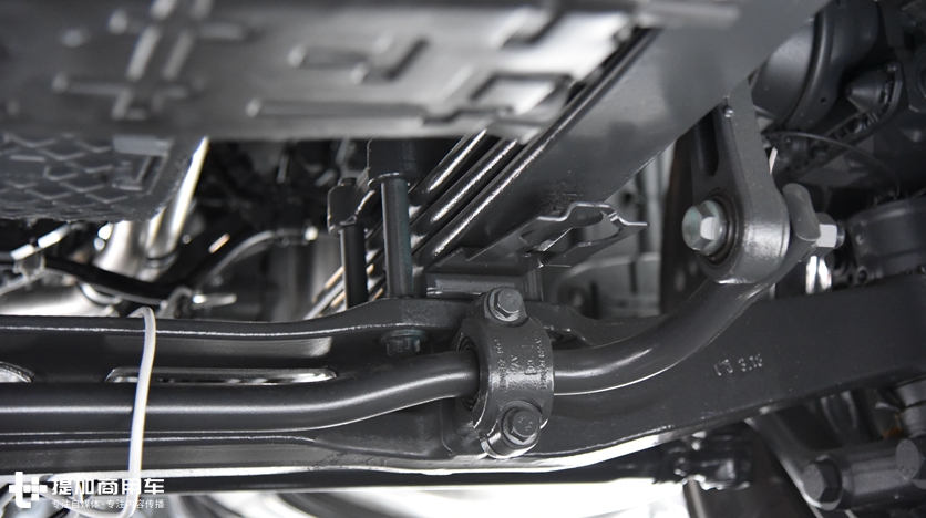 一键启动+越野轮胎，奔驰针对非洲地区推出的国三排放卡车实拍 - 第14张