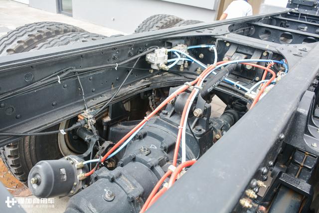 底盘细节需要提升,少见的华菱星凯马8x4重载底盘简评 - 第15张 - 提加商用车网 底盘细节需要提升,少见的华菱星凯马8x4重载底盘简评 - 第15张