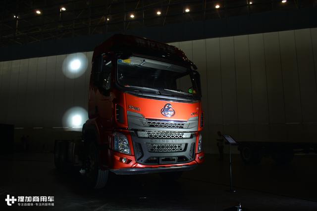 潍柴发动机+千升大油箱，柳汽乘龙这款6X4牵引车售价还不到30万？