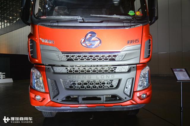 潍柴发动机+千升大油箱，柳汽乘龙这款6X4牵引车售价还不到30万？