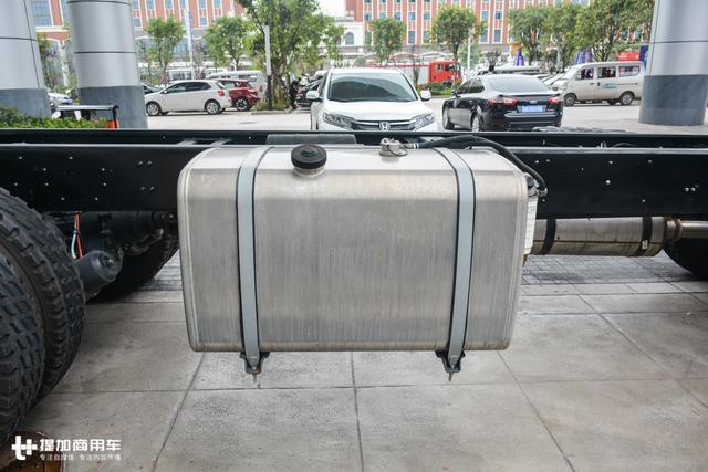 底盘细节需要提升,少见的华菱星凯马8x4重载底盘简评 - 第16张 - 提加商用车网 底盘细节需要提升,少见的华菱星凯马8x4重载底盘简评 - 第16张