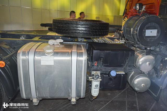 潍柴发动机+千升大油箱，柳汽乘龙这款6X4牵引车售价还不到30万？
