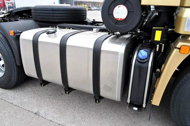 550马力的陕汽重卡怪兽，德龙X3000黄金之星牵引车亮点解读 - 第5张