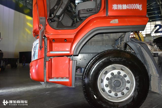 潍柴发动机+千升大油箱，柳汽乘龙这款6X4牵引车售价还不到30万？
