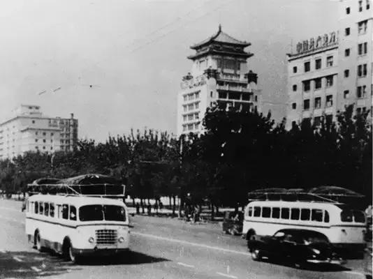 中外公交轮番登场,从北京1路公交车的换代,感受国产客车的崛起 - 第2张 - 提加商用车网 中外公交轮番登场,从北京1路公交车的换代,感受国产客车的崛起 - 第2张