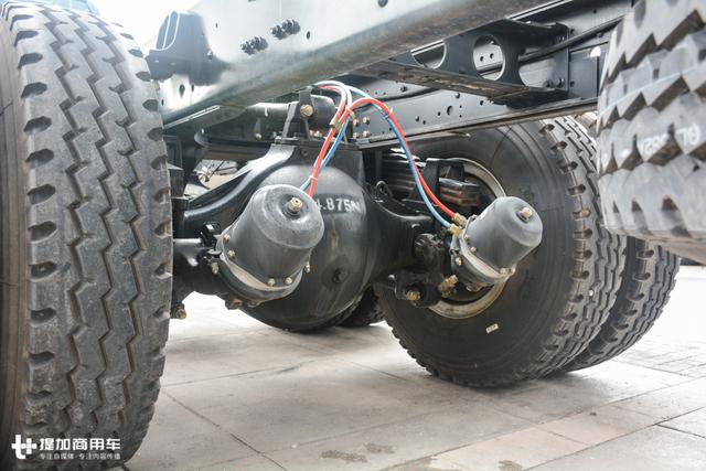 底盘细节需要提升,少见的华菱星凯马8x4重载底盘简评 - 第9张 - 提加商用车网 底盘细节需要提升,少见的华菱星凯马8x4重载底盘简评 - 第9张