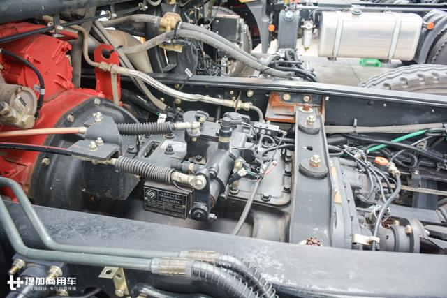 底盘细节需要提升,少见的华菱星凯马8x4重载底盘简评 - 第8张 - 提加商用车网 底盘细节需要提升,少见的华菱星凯马8x4重载底盘简评 - 第8张