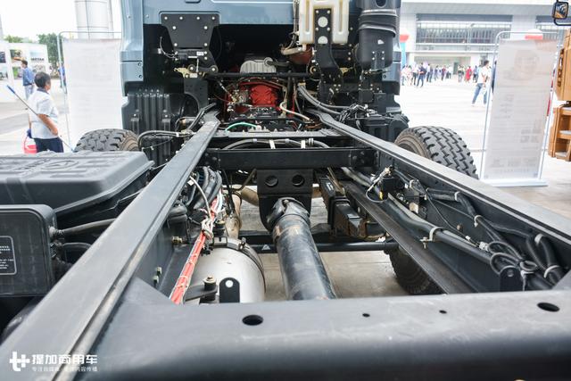 底盘细节需要提升,少见的华菱星凯马8x4重载底盘简评 - 第14张 - 提加商用车网 底盘细节需要提升,少见的华菱星凯马8x4重载底盘简评 - 第14张