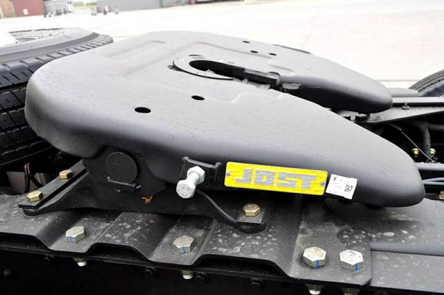 550马力的陕汽重卡怪兽，德龙X3000黄金之星牵引车亮点解读 - 第7张