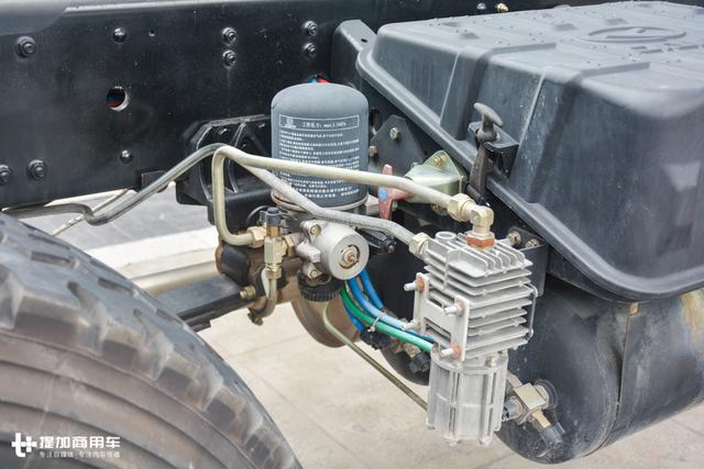 底盘细节需要提升,少见的华菱星凯马8x4重载底盘简评 - 第13张 - 提加商用车网 底盘细节需要提升,少见的华菱星凯马8x4重载底盘简评 - 第13张