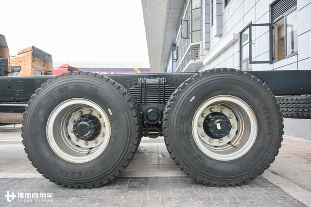 底盘细节需要提升,少见的华菱星凯马8x4重载底盘简评 - 第11张 - 提加商用车网 底盘细节需要提升,少见的华菱星凯马8x4重载底盘简评 - 第11张