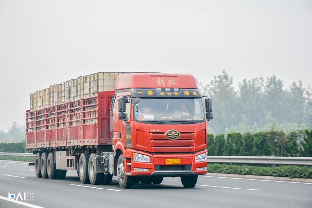 卡友注意了，今后轮胎花纹不一致都可能被罚款，卡车新规又来了！