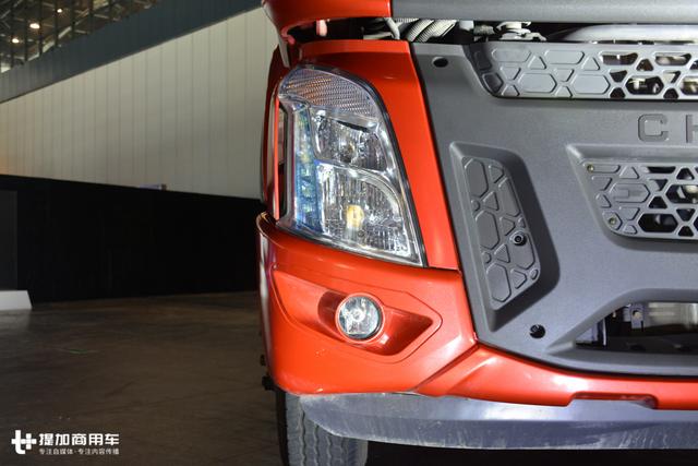 潍柴发动机+千升大油箱，柳汽乘龙这款6X4牵引车售价还不到30万？