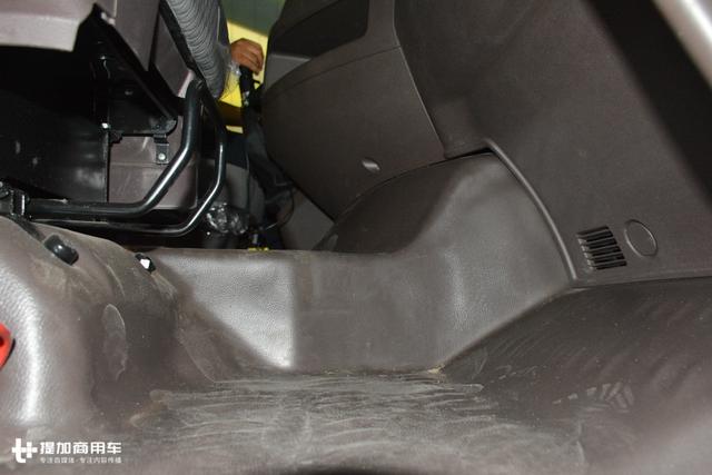 潍柴发动机+千升大油箱，柳汽乘龙这款6X4牵引车售价还不到30万？