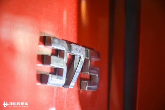 潍柴发动机+千升大油箱，柳汽乘龙这款6X4牵引车售价还不到30万？