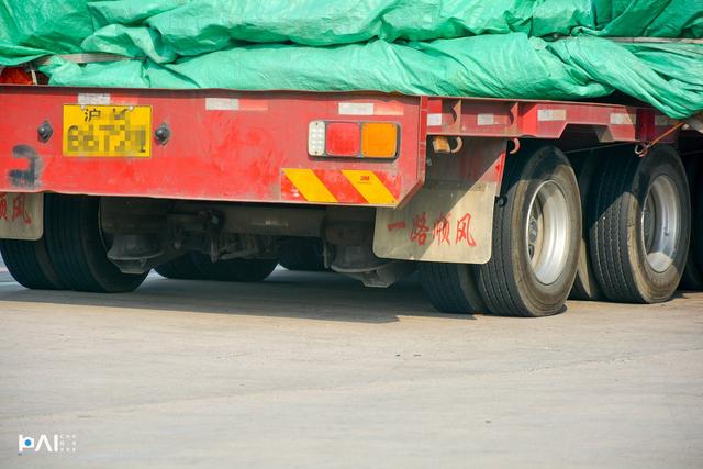 卡友注意了，今后轮胎花纹不一致都可能被罚款，卡车新规又来了！