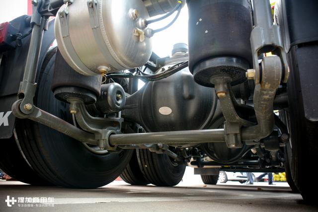 卡友注意了，今后轮胎花纹不一致都可能被罚款，卡车新规又来了！