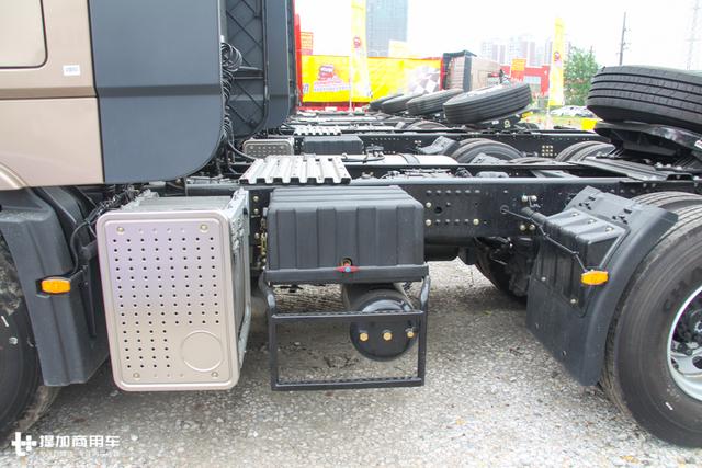 马力加大自重减低，售价40万左右，如今的天龙旗舰重卡已趋成熟？