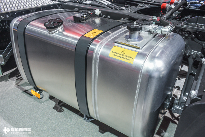 4X2和4X4随意切换,货运越野两不误,带您见识奔驰和雷诺卡车的“黑科技” - 第9张 - 提加商用车网 4X2和4X4随意切换,货运越野两不误,带您见识奔驰和雷诺卡车的“黑科技” - 第9张