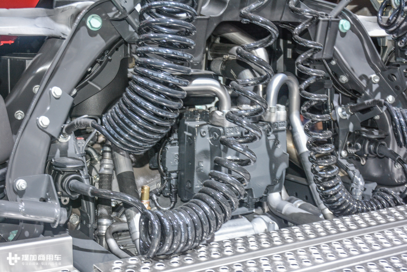 4X2和4X4随意切换,货运越野两不误,带您见识奔驰和雷诺卡车的“黑科技” - 第10张 - 提加商用车网 4X2和4X4随意切换,货运越野两不误,带您见识奔驰和雷诺卡车的“黑科技” - 第10张