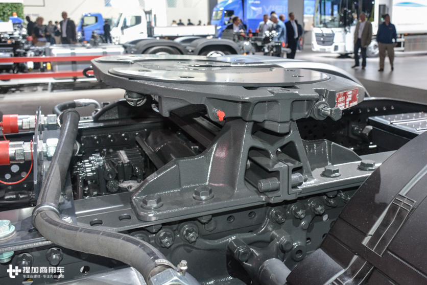 4X2和4X4随意切换,货运越野两不误,带您见识奔驰和雷诺卡车的“黑科技” - 第11张 - 提加商用车网 4X2和4X4随意切换,货运越野两不误,带您见识奔驰和雷诺卡车的“黑科技” - 第11张