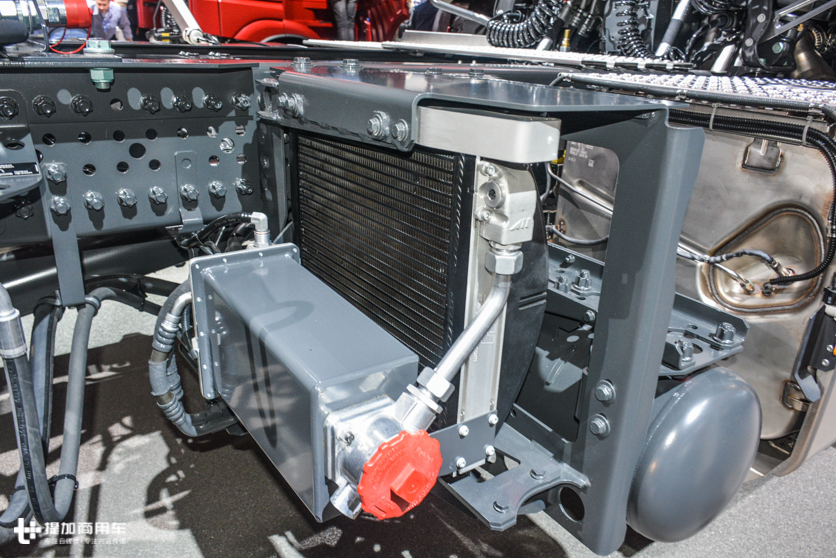 4X2和4X4随意切换,货运越野两不误,带您见识奔驰和雷诺卡车的“黑科技” - 第14张 - 提加商用车网 4X2和4X4随意切换,货运越野两不误,带您见识奔驰和雷诺卡车的“黑科技” - 第14张