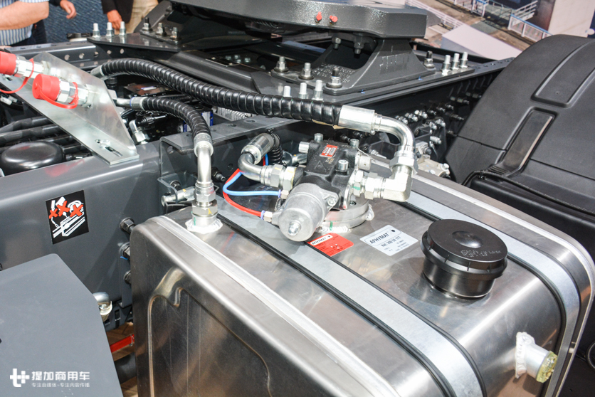 4X2和4X4随意切换,货运越野两不误,带您见识奔驰和雷诺卡车的“黑科技” - 第23张 - 提加商用车网 4X2和4X4随意切换,货运越野两不误,带您见识奔驰和雷诺卡车的“黑科技” - 第23张