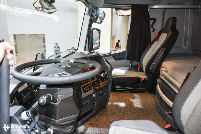 4X2和4X4随意切换,货运越野两不误,带您见识奔驰和雷诺卡车的“黑科技” - 第27张 - 提加商用车网 4X2和4X4随意切换,货运越野两不误,带您见识奔驰和雷诺卡车的“黑科技” - 第27张